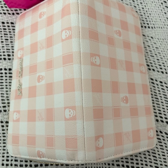 Betsey Johnson Pink and Off White Skull Wristlet/Wallet - NWT - Picture 7 of 11